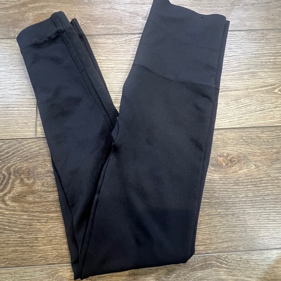 Spanx Look at Me Now Seamless Leggings, Black, Sz M, Double Layer Waistband - Picture 2 of 9